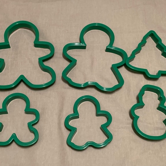 Huge lot of cookie cutters for playdoh or baking- 91 not 101 - Picture 8 of 9